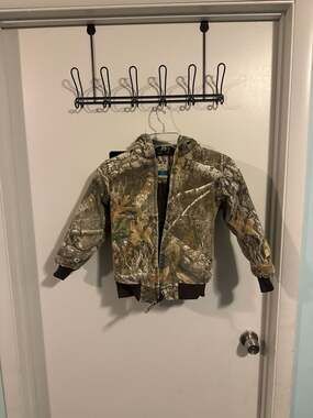 Blue Mountain Kids' Realtree Edge Camo Quilted Insulated Hooded Bomber Jacket br